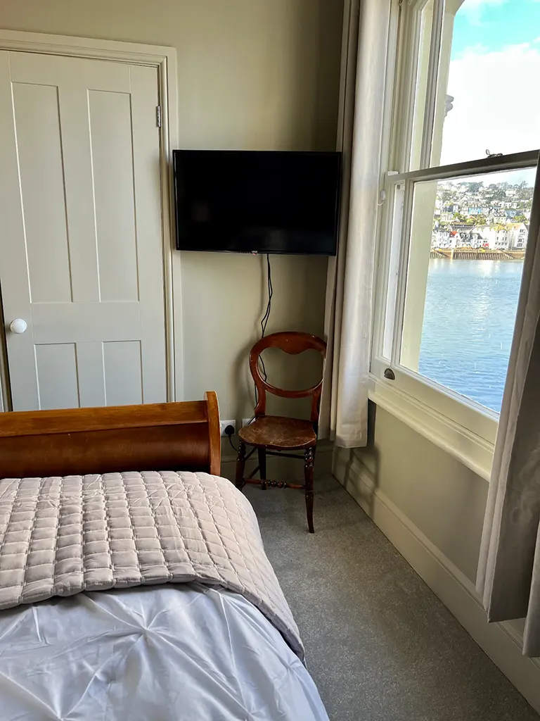 Super king divan bed and Smart TV