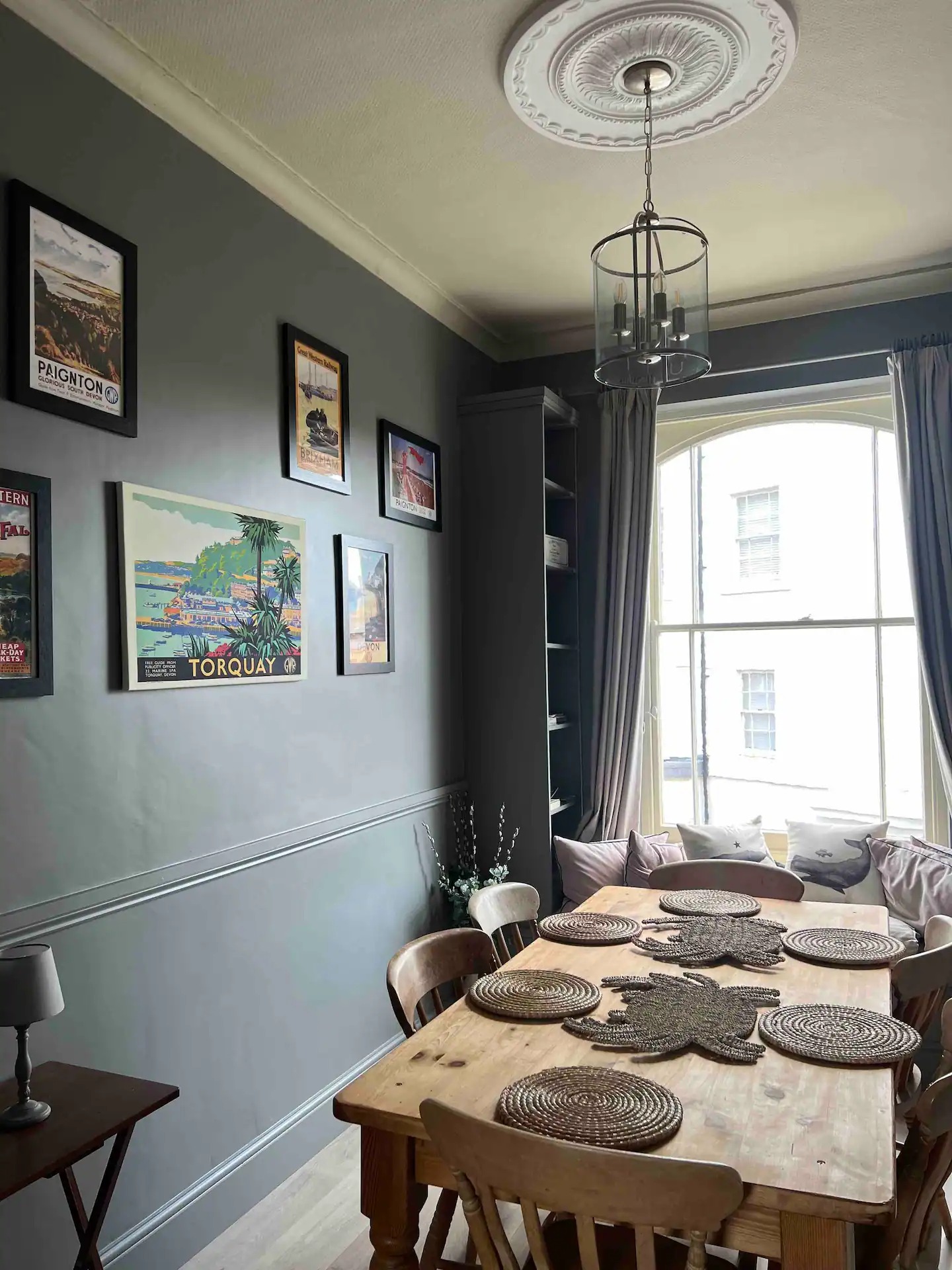 Dining room table and 6 chairs